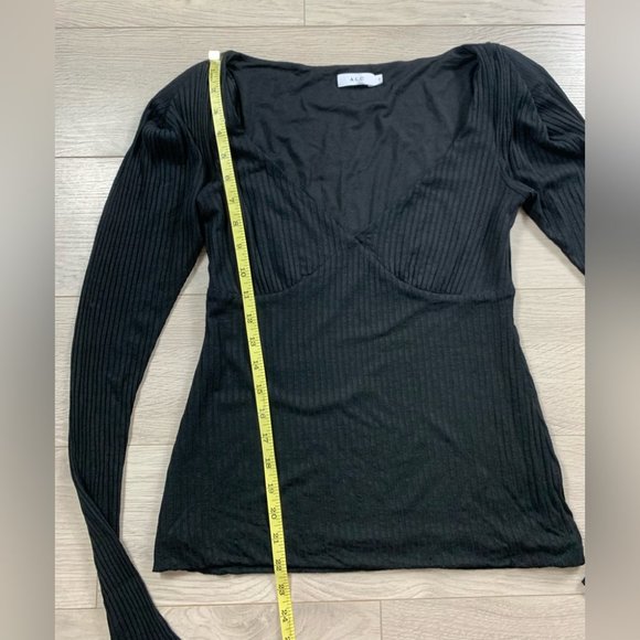 A.L.C Black Ribbed V-neck Long Sleeve Top - Picture 12 of 13